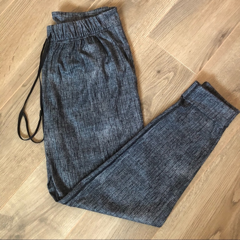 Lululemon Jet Crops